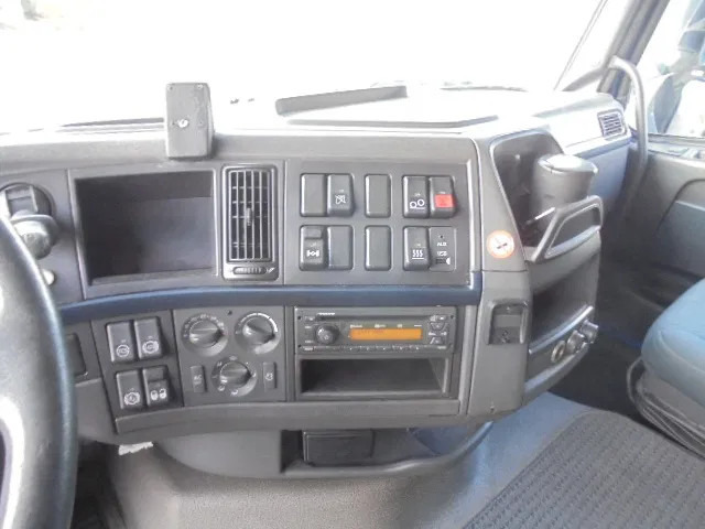 Caminhão com lona Volvo FH 460 6X2 NL TRUCK: foto 10 Caminhão com lona Volvo FH 460 6X2 NL TRUCK: foto 10