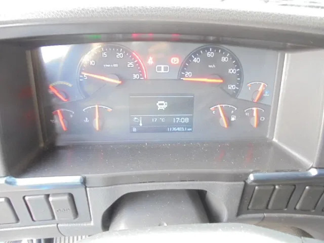 Caminhão com lona Volvo FH 460 6X2 NL TRUCK: foto 12 Caminhão com lona Volvo FH 460 6X2 NL TRUCK: foto 12