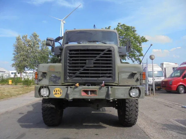 Volvo N 10 6X6 L + FASSI - Caminhão grua: foto 2 Volvo N 10 6X6 L + FASSI - Caminhão grua: foto 2