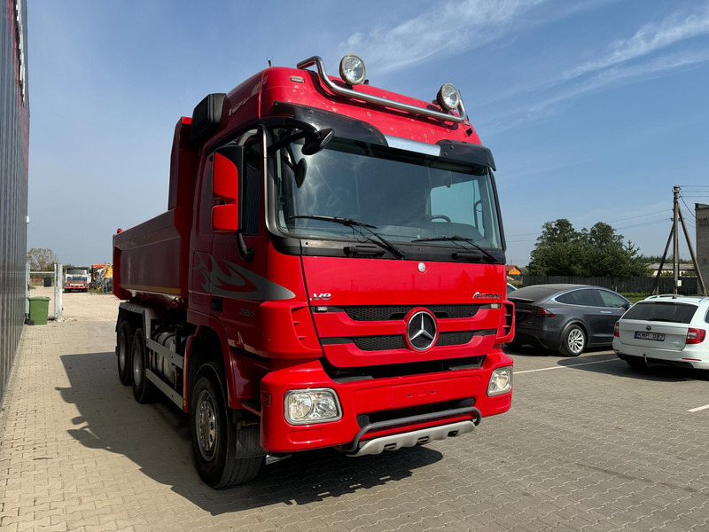 Mercedes-Benz Actros 2655 V8 full steel - Caminhão basculante: foto 2 Mercedes-Benz Actros 2655 V8 full steel - Caminhão basculante: foto 2