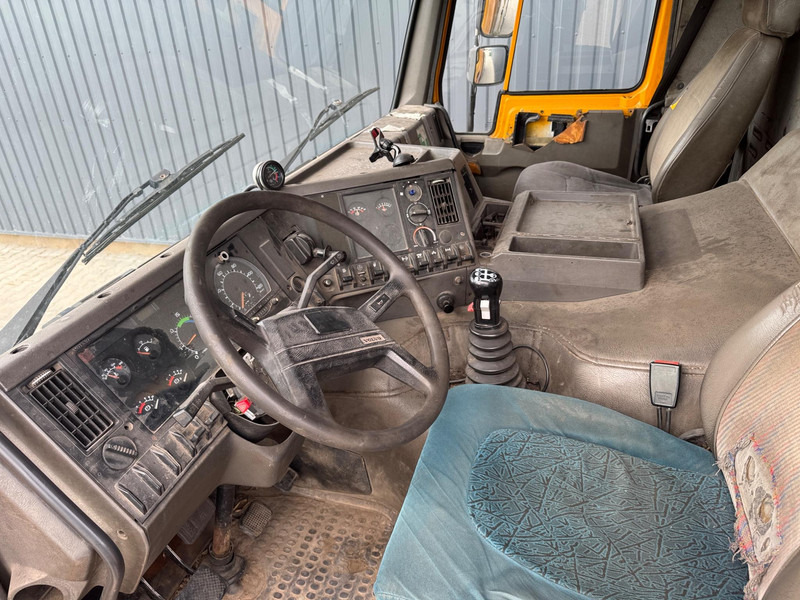 Volvo FL10, 9000 l - Caminhão limpa fossa: foto 5 Volvo FL10, 9000 l - Caminhão limpa fossa: foto 5