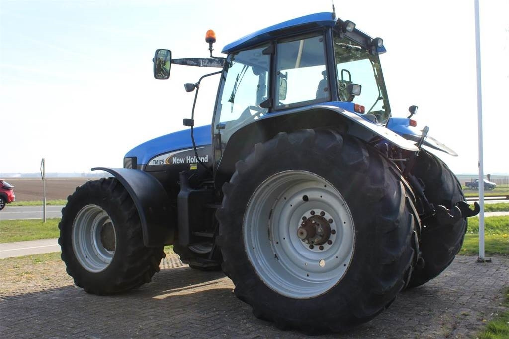 New Holland TM175 - Trator: foto 4 New Holland TM175 - Trator: foto 4