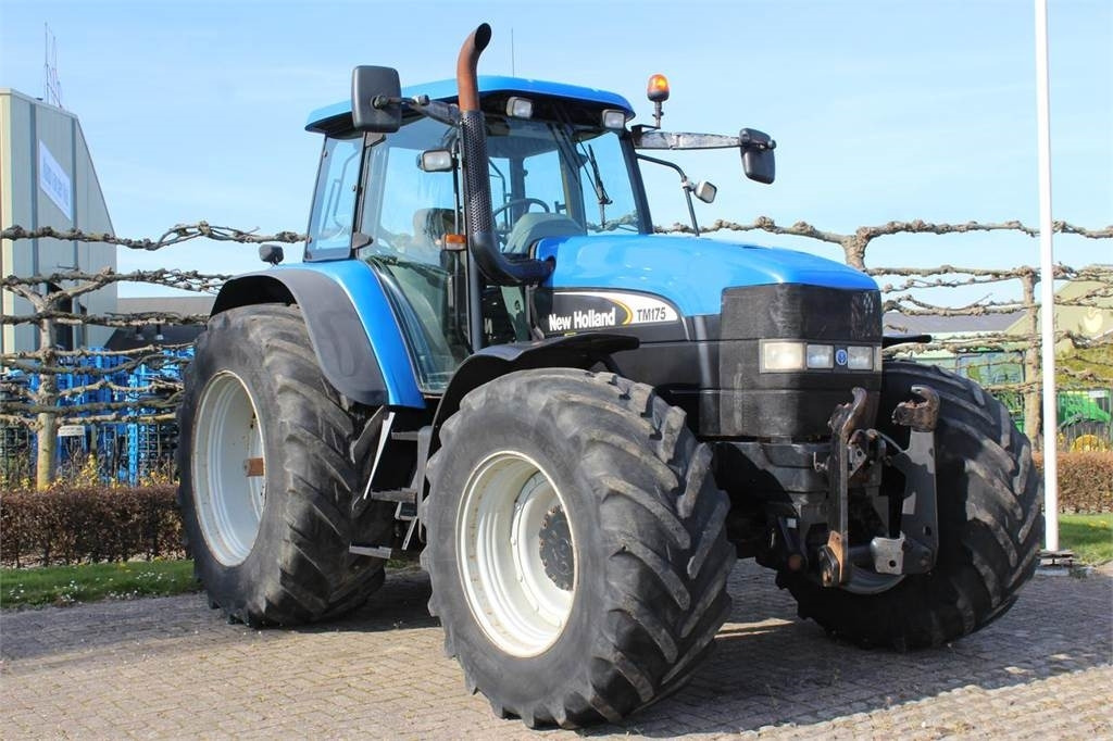 New Holland TM175 - Trator: foto 2 New Holland TM175 - Trator: foto 2