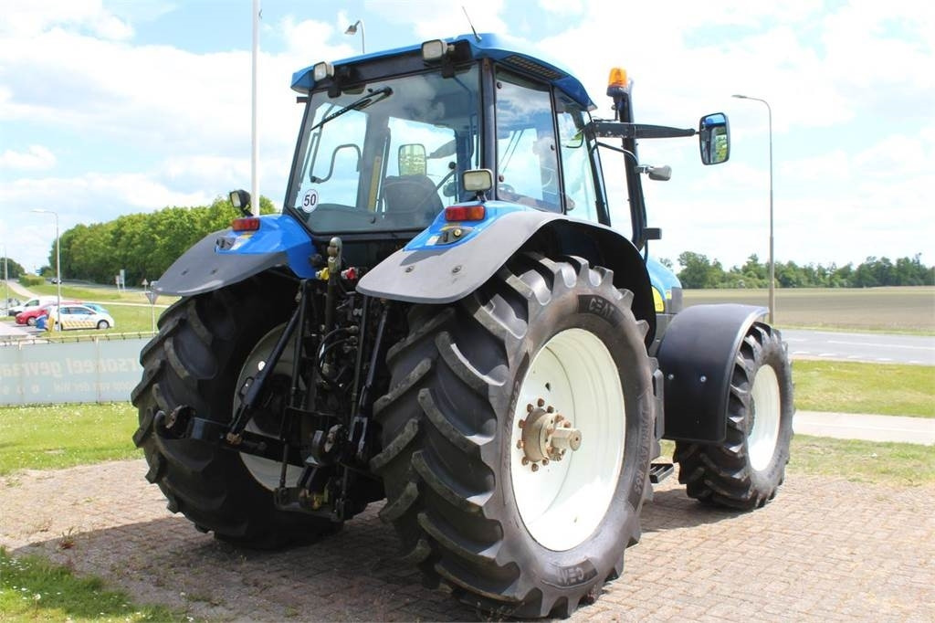 New Holland TM175 - Trator: foto 4 New Holland TM175 - Trator: foto 4