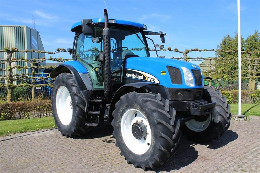New Holland TSA135A - Trator: foto 1 New Holland TSA135A - Trator: foto 1