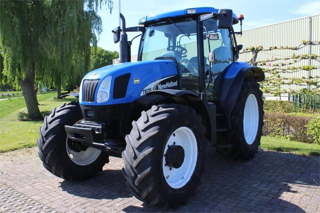 New Holland TSA135A - Trator: foto 2 New Holland TSA135A - Trator: foto 2