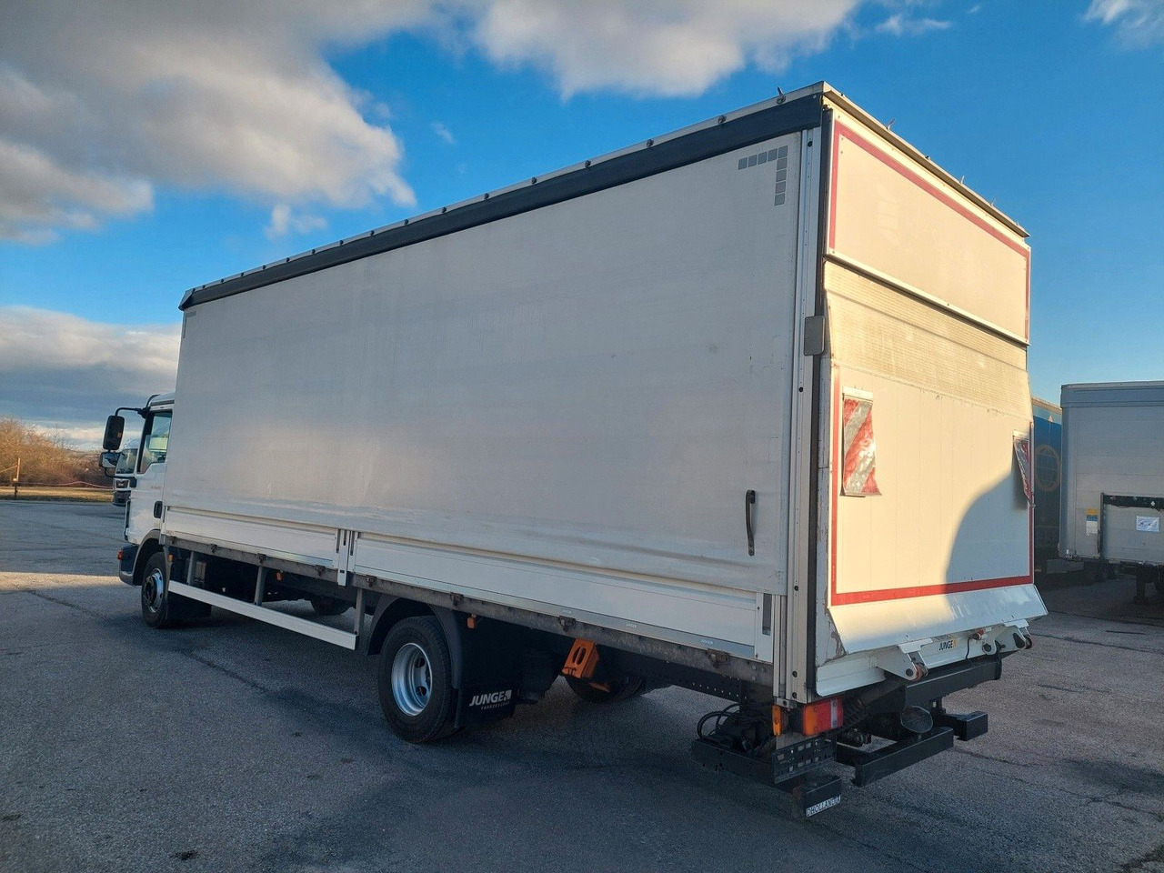 MAN TGL 12.250 BL 4x2 Edscha L 7,28 m - Caminhão com lona: foto 3 MAN TGL 12.250 BL 4x2 Edscha L 7,28 m - Caminhão com lona: foto 3