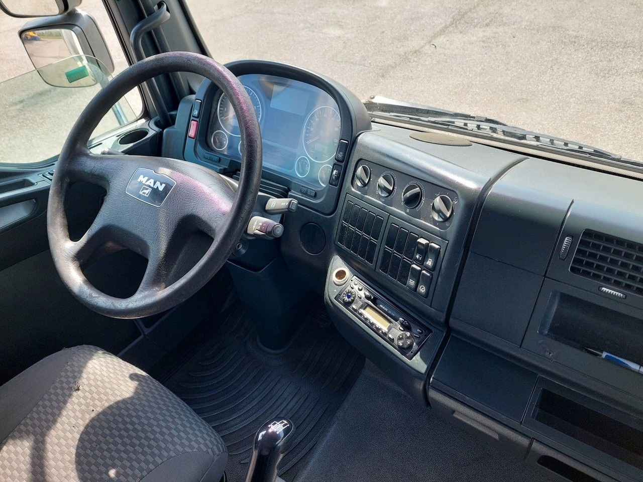 Caminhão com lona MAN TGL 8.180 4X2 BL: foto 14