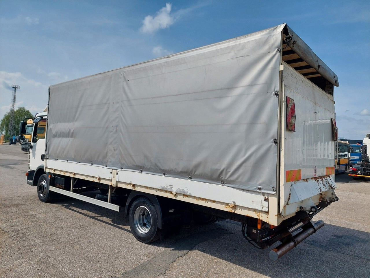 MAN TGL 8.180 4X2 BL - Caminhão com lona: foto 3 MAN TGL 8.180 4X2 BL - Caminhão com lona: foto 3