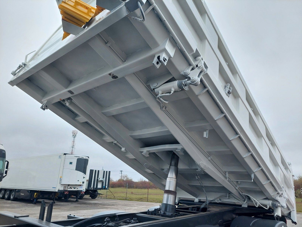 MAN TGS 33.480 6x6 BB Bordmatik - Caminhão basculante: foto 5 MAN TGS 33.480 6x6 BB Bordmatik - Caminhão basculante: foto 5