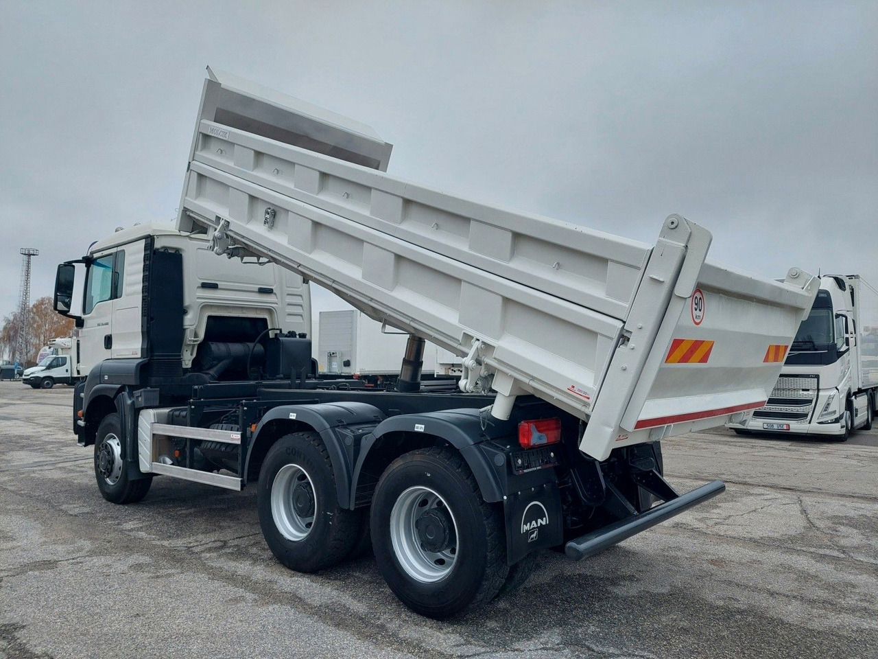 MAN TGS 33.480 6x6 BB Bordmatik - Caminhão basculante: foto 3 MAN TGS 33.480 6x6 BB Bordmatik - Caminhão basculante: foto 3