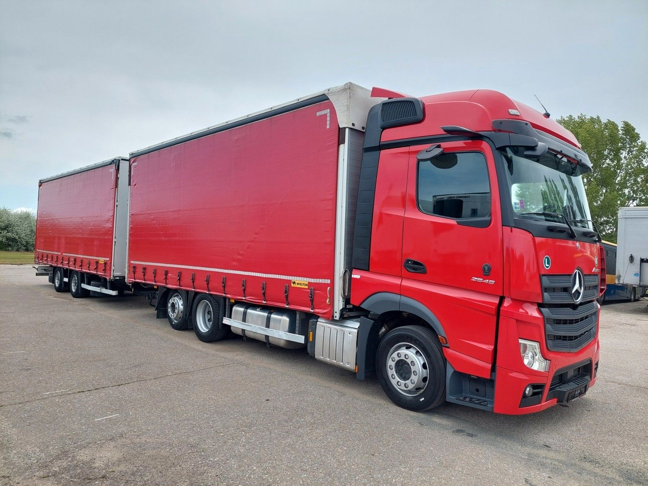 Mercedes-Benz Actros 2545 L/NR 6x2 + Wielton PC2K Durchbar - Caminhão com lona: foto 2 Mercedes-Benz Actros 2545 L/NR 6x2 + Wielton PC2K Durchbar - Caminhão com lona: foto 2