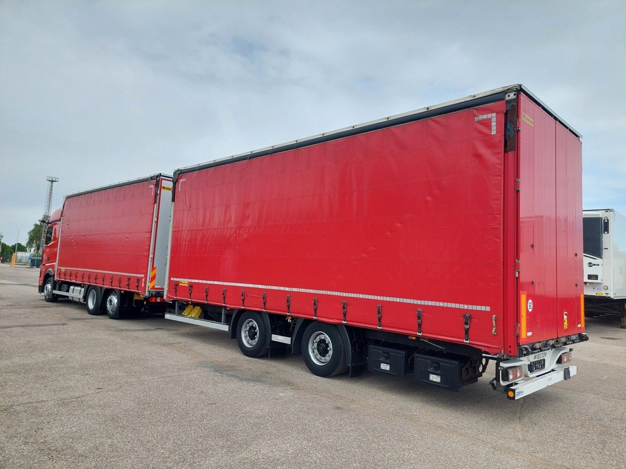Mercedes-Benz Actros 2545 L/NR 6x2 + Wielton PC2K Durchbar - Caminhão com lona: foto 3 Mercedes-Benz Actros 2545 L/NR 6x2 + Wielton PC2K Durchbar - Caminhão com lona: foto 3