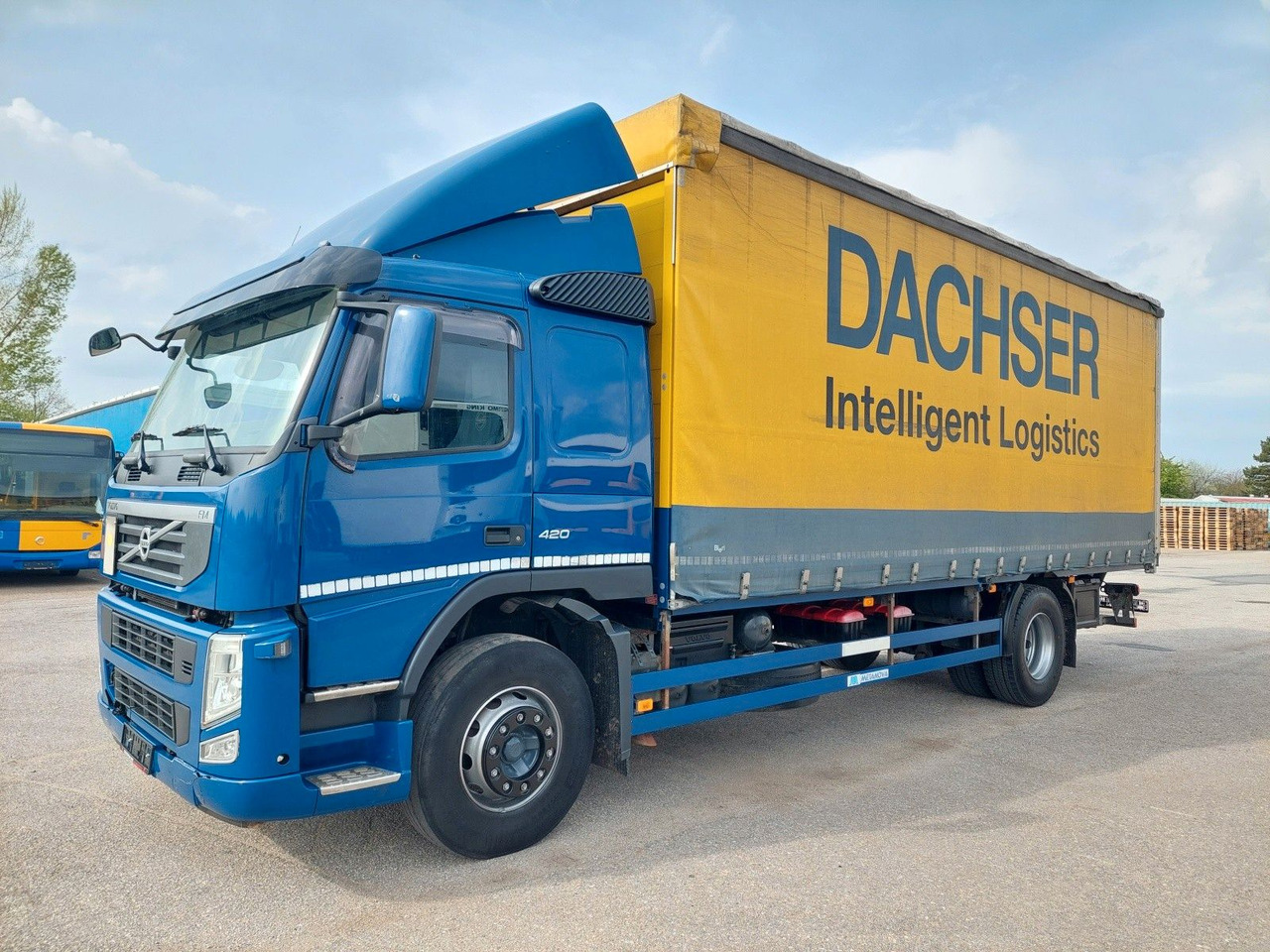 Volvo FM13 420 42R 4x2 BL Edscha - Caminhão com lona: foto 1 Volvo FM13 420 42R 4x2 BL Edscha - Caminhão com lona: foto 1