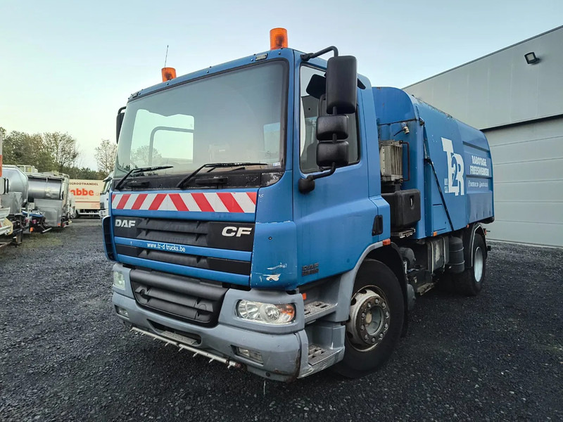 DAF CF 75.250 DRIVING CONDITION - SWEEPER NEEDS REPAIRMENT - Varredora urbana: foto 1 DAF CF 75.250 DRIVING CONDITION - SWEEPER NEEDS REPAIRMENT - Varredora urbana: foto 1