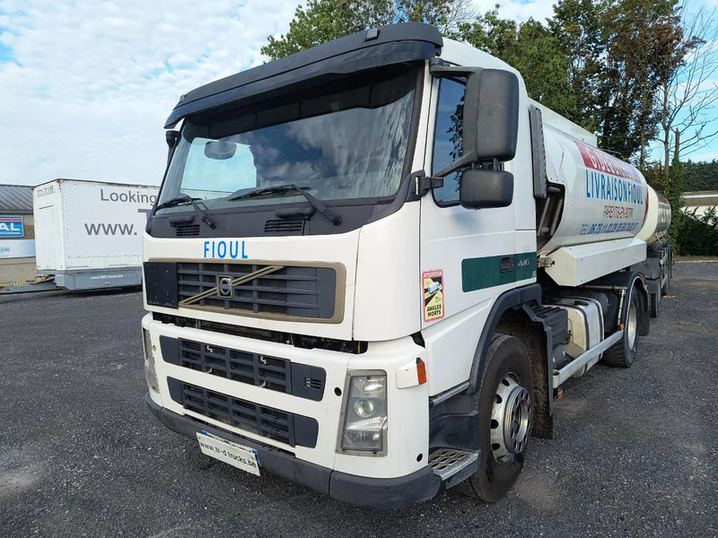 Volvo FM 440 13000L FUEL / CARBURANT - 4 COMP - Caminhão tanque: foto 1 Volvo FM 440 13000L FUEL / CARBURANT - 4 COMP - Caminhão tanque: foto 1