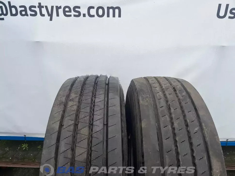 BARUM Barum 315/70R22.5 BF200 R 156/150 M+S 3PMSF gebruikte set - Pneu de Caminhão: foto 2 BARUM Barum 315/70R22.5 BF200 R 156/150 M+S 3PMSF gebruikte set - Pneu de Caminhão: foto 2