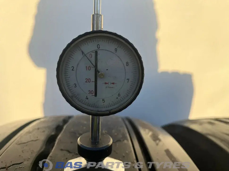 Continental Continental 315/70R22.5 Hybrid HS3+ 156/150 M+S 3PMSF gebruikte set - Pneu de Caminhão: foto 3 Continental Continental 315/70R22.5 Hybrid HS3+ 156/150 M+S 3PMSF gebruikte set - Pneu de Caminhão: foto 3