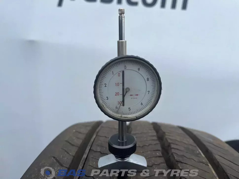 Continental Continental 315/70R22.5 Hybrid HS5 156/150 M+S 3PMSF gebruikte set - Pneu de Caminhão: foto 3 Continental Continental 315/70R22.5 Hybrid HS5 156/150 M+S 3PMSF gebruikte set - Pneu de Caminhão: foto 3