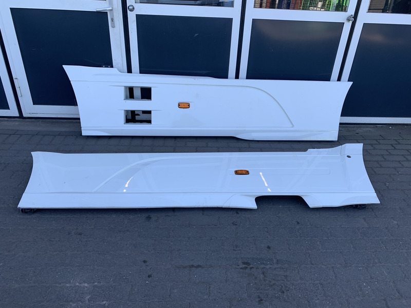 DAF XF106 - Carroceria e exterior de Caminhão: foto 1 DAF XF106 - Carroceria e exterior de Caminhão: foto 1