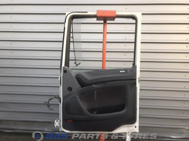 DAF XF106 Portier Rechts DAF 1881863 - Porta e peças de Caminhão: foto 2 DAF XF106 Portier Rechts DAF 1881863 - Porta e peças de Caminhão: foto 2