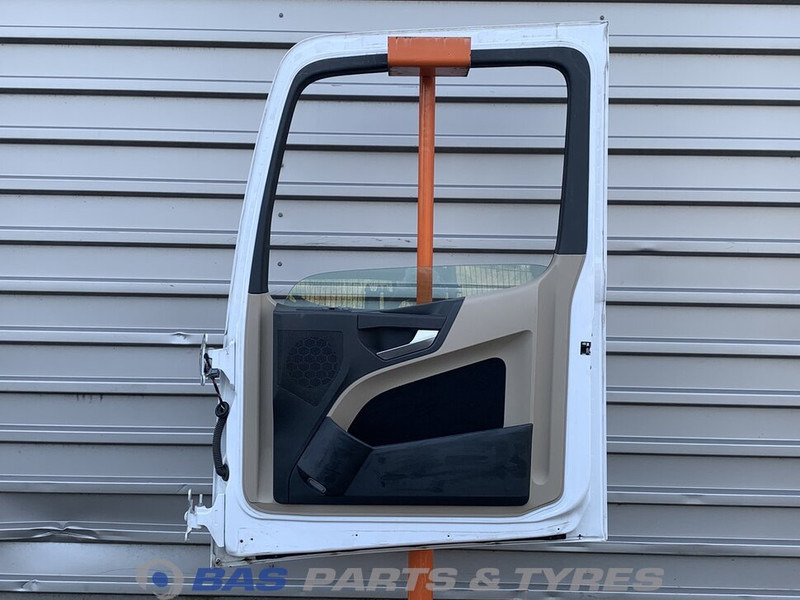 Mercedes-Benz Actros MP4 Portier Rechts Mercedes A 960 720 24 03 - Porta e peças de Caminhão: foto 2 Mercedes-Benz Actros MP4 Portier Rechts Mercedes A 960 720 24 03 - Porta e peças de Caminhão: foto 2