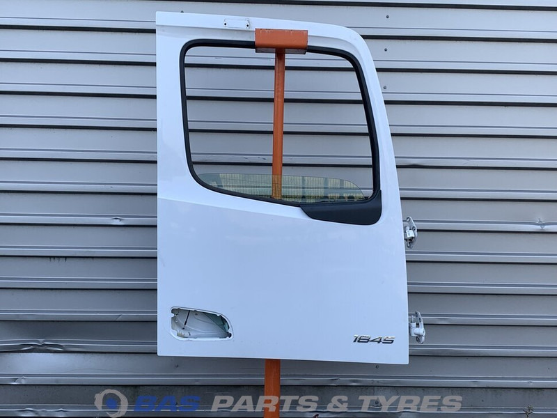 Mercedes-Benz Actros MP4 Portier Rechts Mercedes A 960 720 24 03 - Porta e peças de Caminhão: foto 1 Mercedes-Benz Actros MP4 Portier Rechts Mercedes A 960 720 24 03 - Porta e peças de Caminhão: foto 1