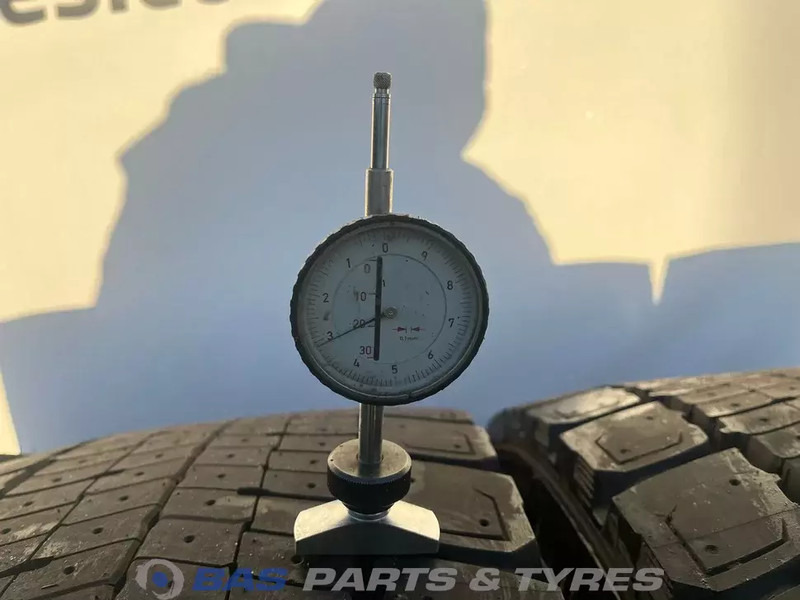 Michelin Michelin 315/60R22.5 X Line Energy D 152/148 M+S 3PMSF gebruikte set - Pneu de Caminhão: foto 3 Michelin Michelin 315/60R22.5 X Line Energy D 152/148 M+S 3PMSF gebruikte set - Pneu de Caminhão: foto 3