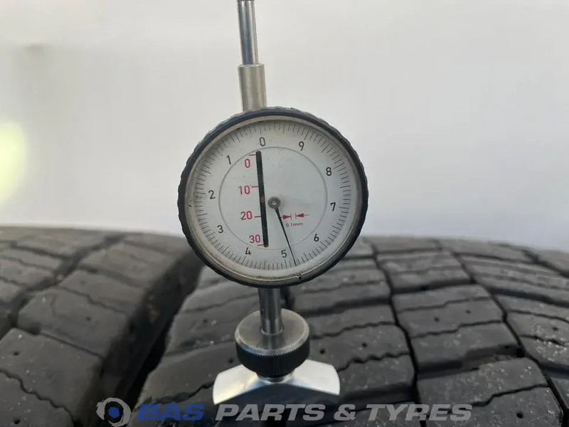 Michelin Michelin 315/70R22.5 X MULTI D 154/150 M+S 3PMSF gebruikte set - Pneu de Caminhão: foto 3 Michelin Michelin 315/70R22.5 X MULTI D 154/150 M+S 3PMSF gebruikte set - Pneu de Caminhão: foto 3