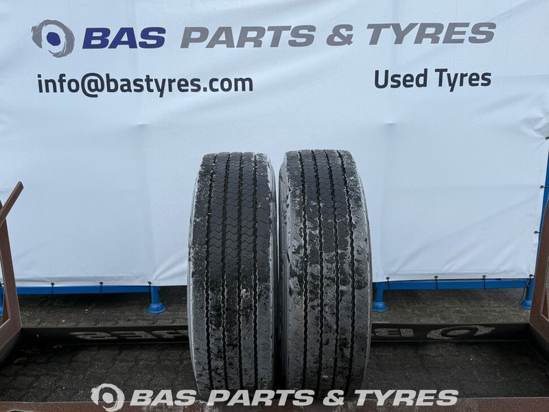 Pirelli Pirelli 315/70R22.5 RETREAD (cover) 156/150 M+S 3PMSF gebruikte set - Pneu de Caminhão: foto 1 Pirelli Pirelli 315/70R22.5 RETREAD (cover) 156/150 M+S 3PMSF gebruikte set - Pneu de Caminhão: foto 1