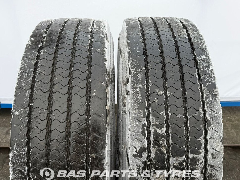 Pirelli Pirelli 315/70R22.5 RETREAD (cover) 156/150 M+S 3PMSF gebruikte set - Pneu de Caminhão: foto 2 Pirelli Pirelli 315/70R22.5 RETREAD (cover) 156/150 M+S 3PMSF gebruikte set - Pneu de Caminhão: foto 2