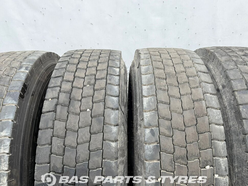 Pirelli Pirelli 315/80R22.5 Itineris Drive 90 156/150 M+S 3PMSF gebruikte set - Pneu de Caminhão: foto 2 Pirelli Pirelli 315/80R22.5 Itineris Drive 90 156/150 M+S 3PMSF gebruikte set - Pneu de Caminhão: foto 2