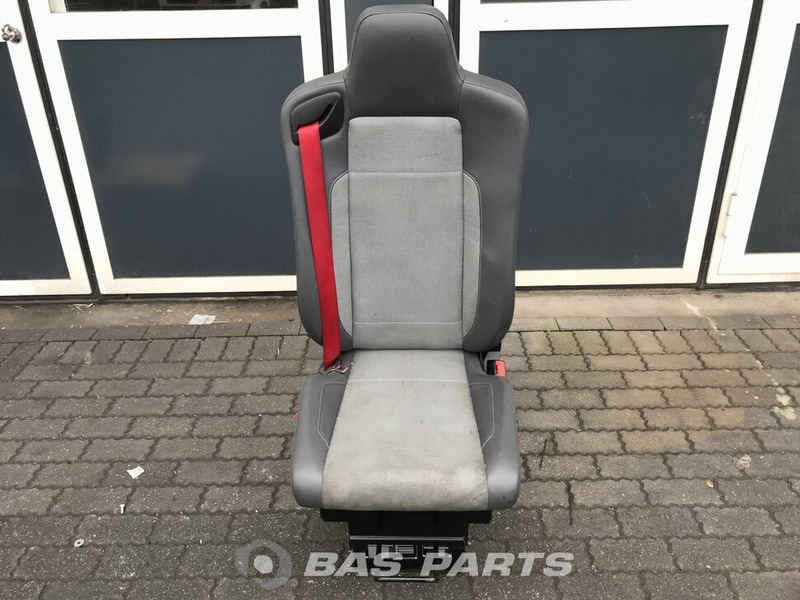 Renault T-Serie Bijrijdersstoel Renault 7421615420 - Banco de Caminhão: foto 1 Renault T-Serie Bijrijdersstoel Renault 7421615420 - Banco de Caminhão: foto 1