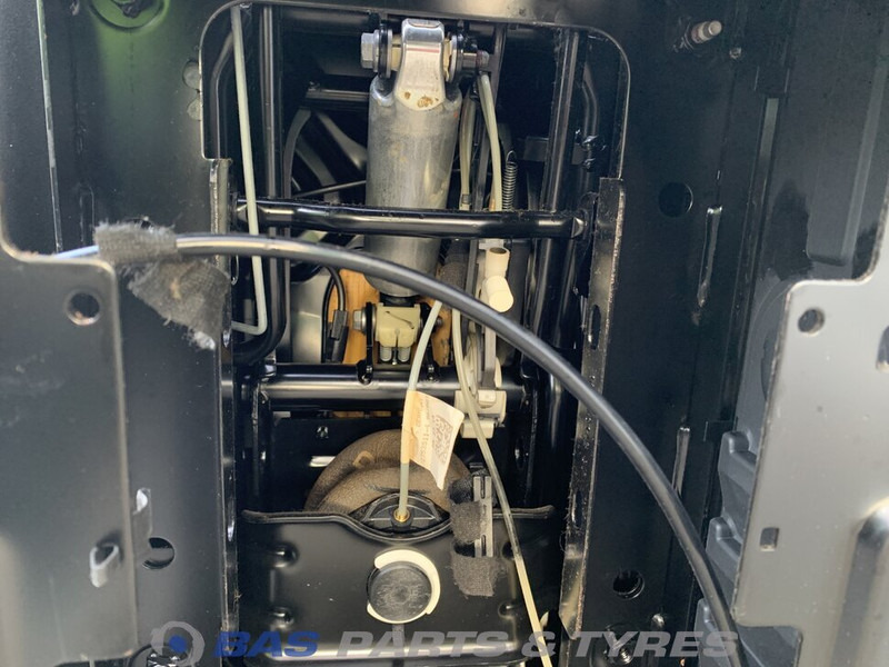 Renault T-Serie Bijrijdersstoel Renault 7421615420 - Banco de Caminhão: foto 5 Renault T-Serie Bijrijdersstoel Renault 7421615420 - Banco de Caminhão: foto 5