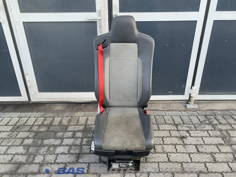 Renault T-Serie Bijrijdersstoel Renault 7421615420 - Banco de Caminhão: foto 1 Renault T-Serie Bijrijdersstoel Renault 7421615420 - Banco de Caminhão: foto 1