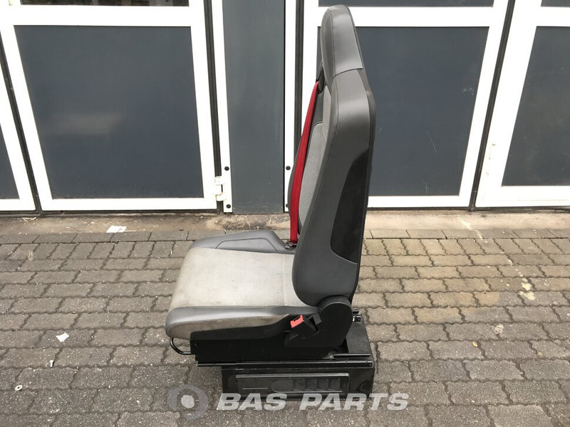 Renault T-Serie Bijrijdersstoel Renault 7421615420 - Banco de Caminhão: foto 2 Renault T-Serie Bijrijdersstoel Renault 7421615420 - Banco de Caminhão: foto 2