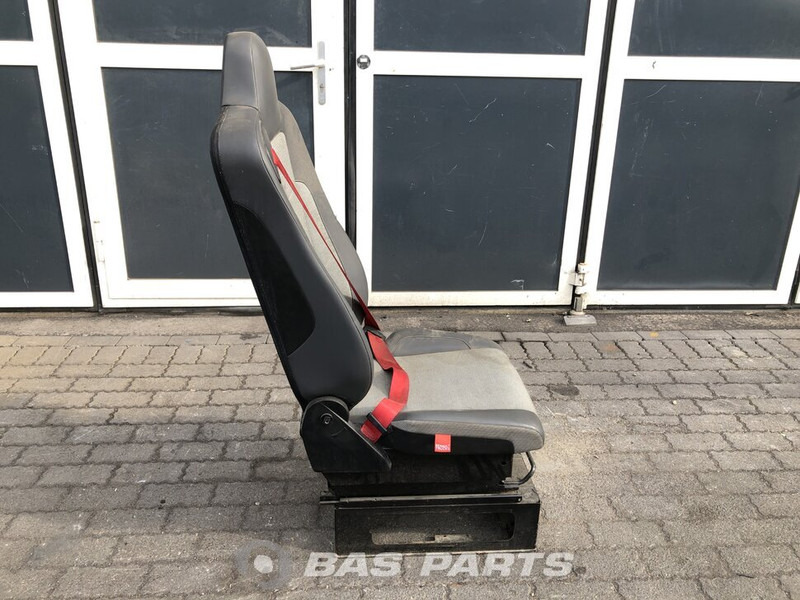 Renault T-Serie Bijrijdersstoel Renault 7482269090 - Banco de Caminhão: foto 4 Renault T-Serie Bijrijdersstoel Renault 7482269090 - Banco de Caminhão: foto 4