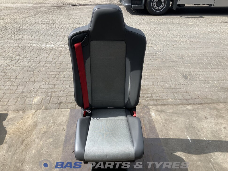 Renault T-Serie Bijrijdersstoel Renault 7482269090 - Banco de Caminhão: foto 1 Renault T-Serie Bijrijdersstoel Renault 7482269090 - Banco de Caminhão: foto 1