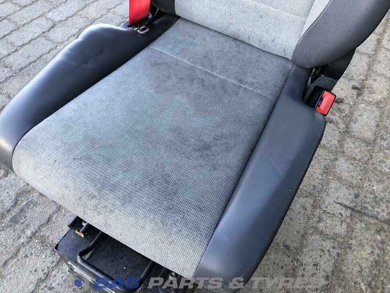 Renault T-Serie Bijrijdersstoel Renault 7482269090 - Banco de Caminhão: foto 5 Renault T-Serie Bijrijdersstoel Renault 7482269090 - Banco de Caminhão: foto 5