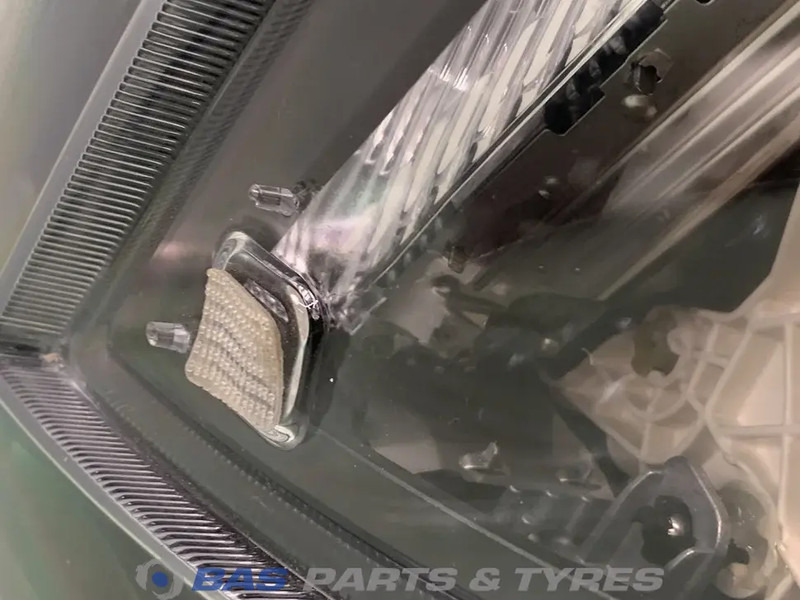 Volvo FH16 (FH5) Koplamp Links 22656781 - Farol dianteira de Caminhão: foto 4 Volvo FH16 (FH5) Koplamp Links 22656781 - Farol dianteira de Caminhão: foto 4