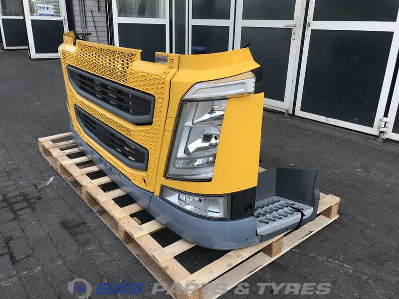 Volvo FH4 - Para-choque de Caminhão: foto 2 Volvo FH4 - Para-choque de Caminhão: foto 2