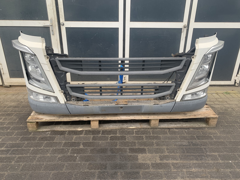 Volvo FH4 - Para-choque de Caminhão: foto 1 Volvo FH4 - Para-choque de Caminhão: foto 1