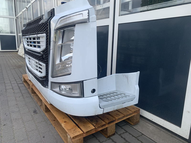 Volvo FH4 - Para-choque de Caminhão: foto 2 Volvo FH4 - Para-choque de Caminhão: foto 2