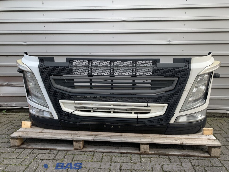 Volvo FH4 - Para-choque de Caminhão: foto 1 Volvo FH4 - Para-choque de Caminhão: foto 1