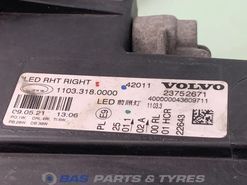 Volvo FH4B Koplamp Rechts 23752671 - Farol dianteira de Caminhão: foto 3 Volvo FH4B Koplamp Rechts 23752671 - Farol dianteira de Caminhão: foto 3