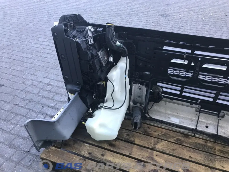 Volvo FM4 Bumper Volvo 84086799 - Para-choque de Caminhão: foto 4 Volvo FM4 Bumper Volvo 84086799 - Para-choque de Caminhão: foto 4