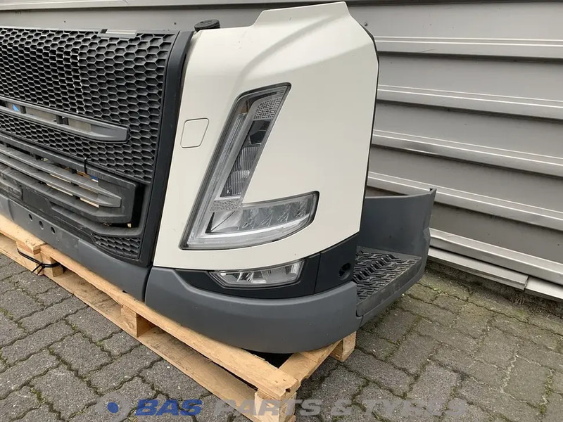 Volvo FM5 - Para-choque de Caminhão: foto 2 Volvo FM5 - Para-choque de Caminhão: foto 2