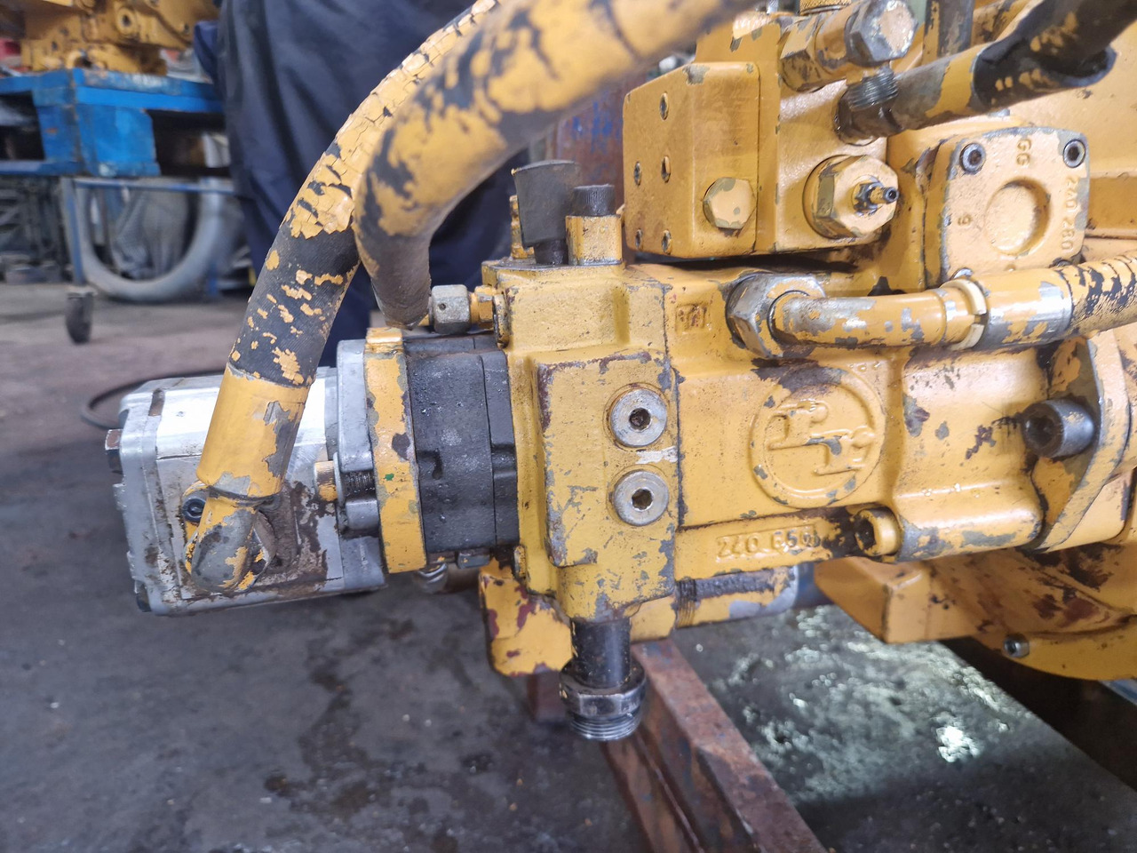LIEBHERR A4VS6M51 9446727 - Bomba hidráulica de Máquina de construção: foto 1 LIEBHERR A4VS6M51 9446727 - Bomba hidráulica de Máquina de construção: foto 1