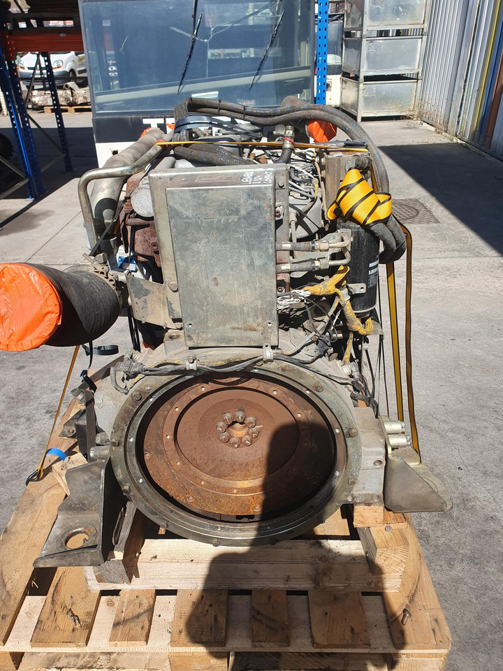 LIEBHERR D924 TI E A4 - Motor de Máquina de construção: foto 4 LIEBHERR D924 TI E A4 - Motor de Máquina de construção: foto 4