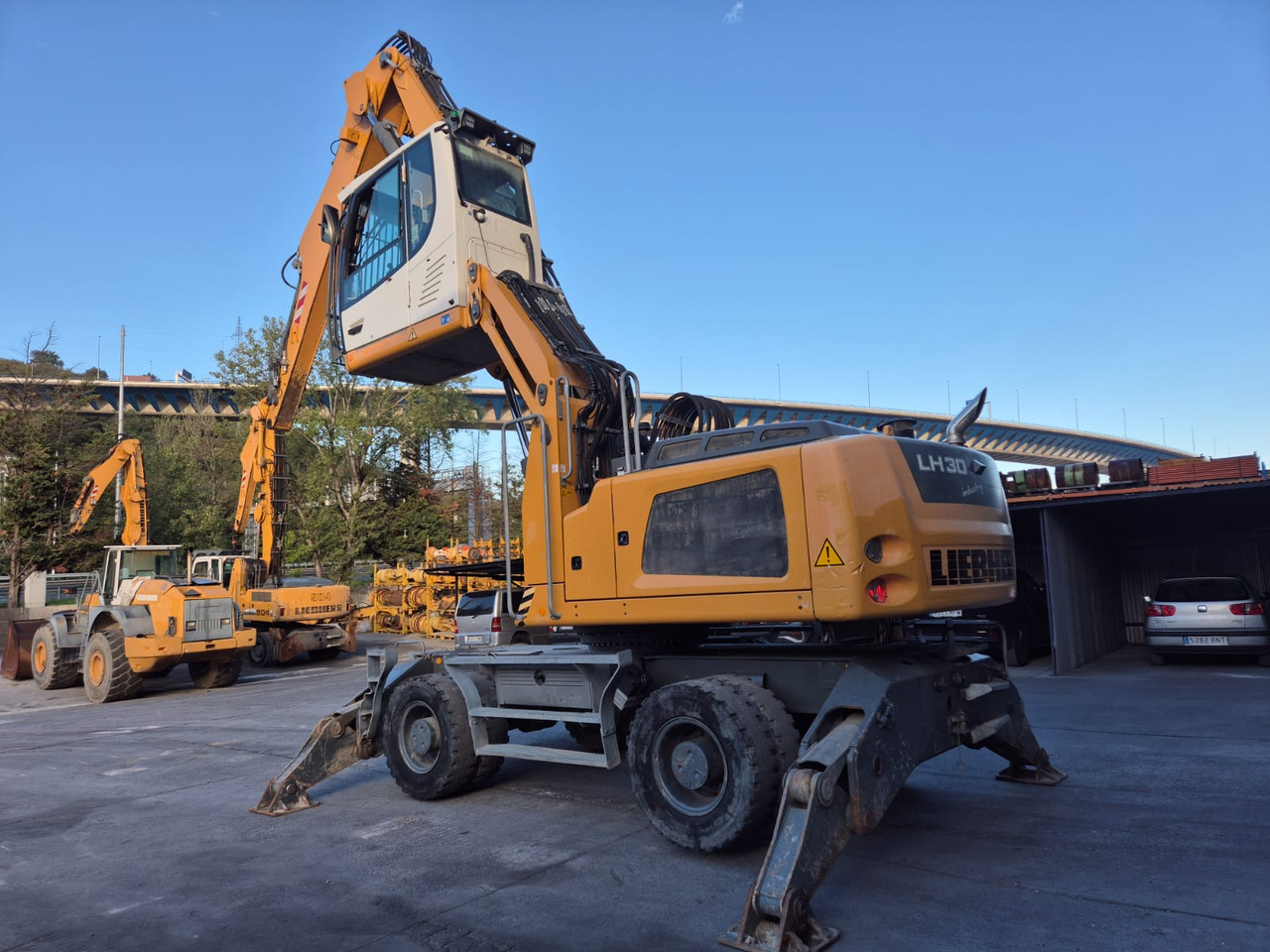 LIEBHERR LH30M - Manipulador de material: foto 1 LIEBHERR LH30M - Manipulador de material: foto 1
